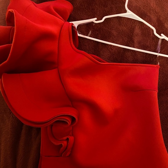 Red ruffle shoulder mermaid style dress - Picture 7 of 8